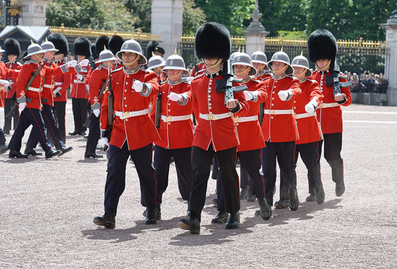 تعيين كندية في الـ24 من عمرها قائدةً لحرس الملكة إليزابيث صورة رقم 5