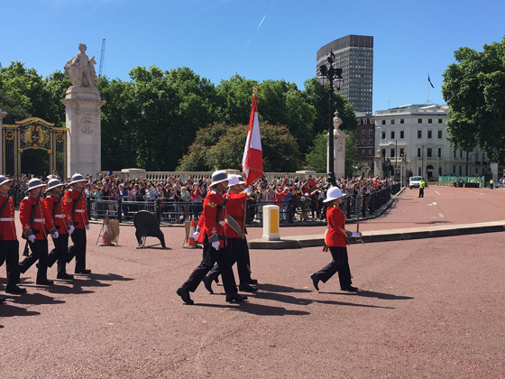 تعيين كندية في الـ24 من عمرها قائدةً لحرس الملكة إليزابيث صورة رقم 14