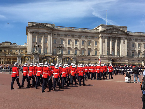 تعيين كندية في الـ24 من عمرها قائدةً لحرس الملكة إليزابيث صورة رقم 15