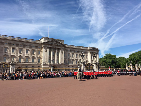تعيين كندية في الـ24 من عمرها قائدةً لحرس الملكة إليزابيث صورة رقم 16