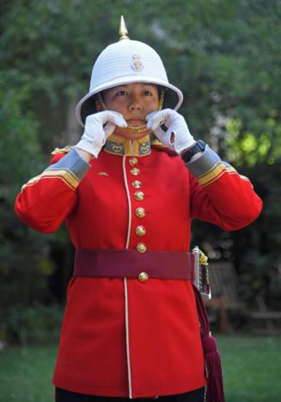 تعيين كندية في الـ24 من عمرها قائدةً لحرس الملكة إليزابيث صورة رقم 19