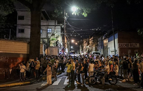  مسلّح يخطف طائرة هليكوبتر ويهاجم مبنى المحكمة العليا في فنزويلا صورة رقم 11