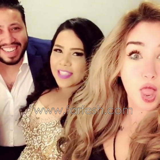 المنتج يفاجئ شيماء سيف ويتقدم لخطوبتها على المسرح وهي تطلق زغروطة صورة رقم 9