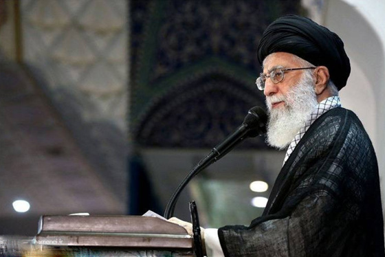 بندقية قناص بجانب المرشد الأعلى خامنئي! صورة رقم 3