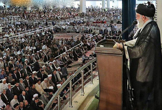 بندقية قناص بجانب المرشد الأعلى خامنئي! صورة رقم 4