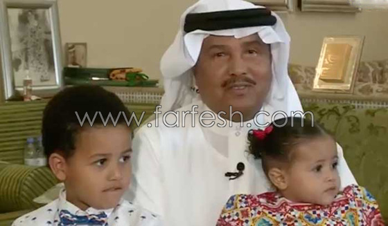 ابنة محمد عبده الطفلة عالية تغني بعفوية على الهواء في لقاء لوالدها  صورة رقم 1