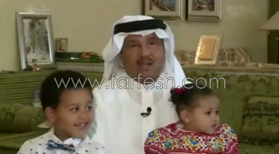 ابنة محمد عبده الطفلة عالية تغني بعفوية على الهواء في لقاء لوالدها  صورة رقم 2