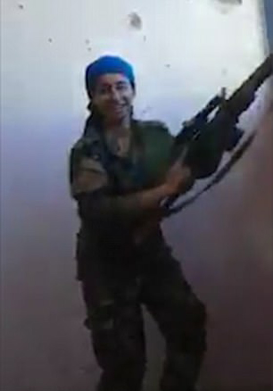 فيديو: ماذا فعلت قناصة كردية شجاعة استقرت رصاصة قاتلة قرب رأسها؟ صورة رقم 5