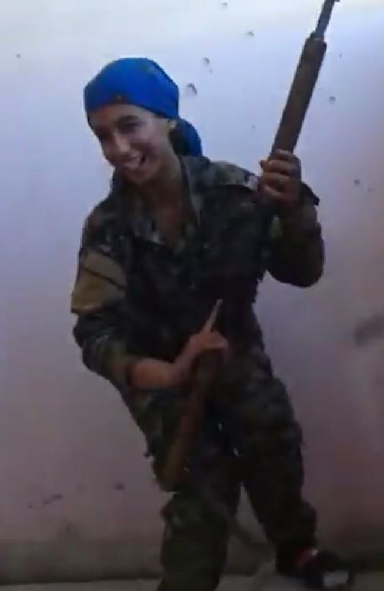 فيديو: ماذا فعلت قناصة كردية شجاعة استقرت رصاصة قاتلة قرب رأسها؟ صورة رقم 4