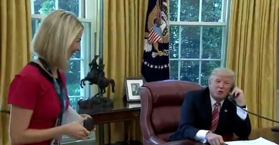 بالفيديو.. من هي صاحبة الفستان الاحمر التي فتنت ترامب؟! صورة رقم 2