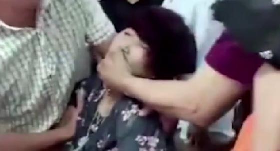  شاهد ماذا حدث لامرأة عندما عرفت سعر سوار كسرته بالخطأ! صورة رقم 2