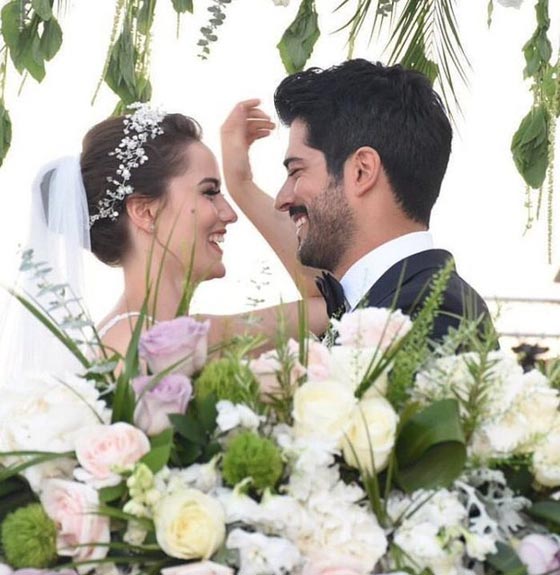 فيديوهات وصور زفاف النجمين التركيين بوارك أوزجيفيت وفهرية إيفجان صورة رقم 1