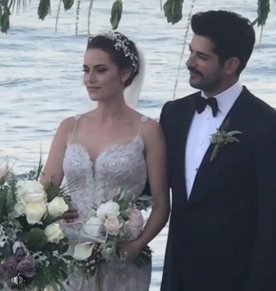 فيديوهات وصور زفاف النجمين التركيين بوارك أوزجيفيت وفهرية إيفجان صورة رقم 4