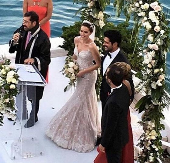 فيديوهات وصور زفاف النجمين التركيين بوارك أوزجيفيت وفهرية إيفجان صورة رقم 13