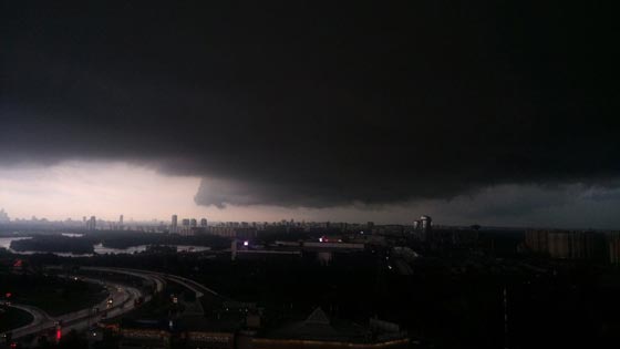 فيديو وصور.. قتلى وجرحى في اعنف عاصفة تضرب موسكو صورة رقم 9