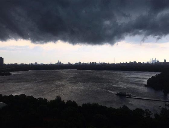 فيديو وصور.. قتلى وجرحى في اعنف عاصفة تضرب موسكو صورة رقم 6