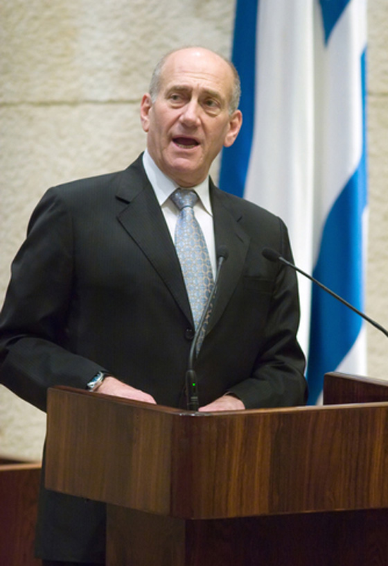 اطلاق سراح رئيس الوزراء الاسرائيلي السابق اولمرت ودخول النائب العربي باسل غطاس السجن صورة رقم 11