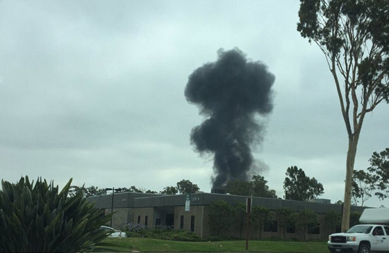 فيديو مثير.. تحطم طائرة صغيرة على طريق سريع في كاليفورنيا صورة رقم 11