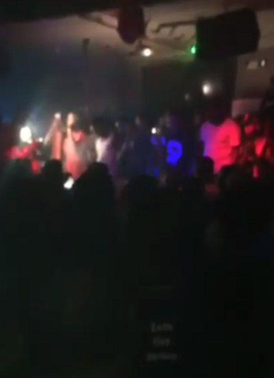 معركة بالاسلحة النارية داخل ملهى مكتظ بالرواد في اركنساس الامريكية صورة رقم 18