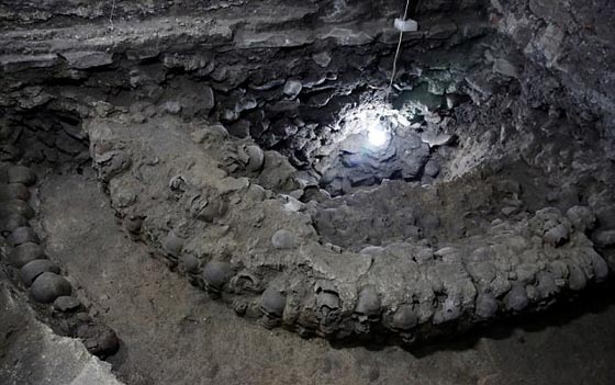 العثور على برج من الجماجم البشرية في المكسيك يحير العلماء صورة رقم 1