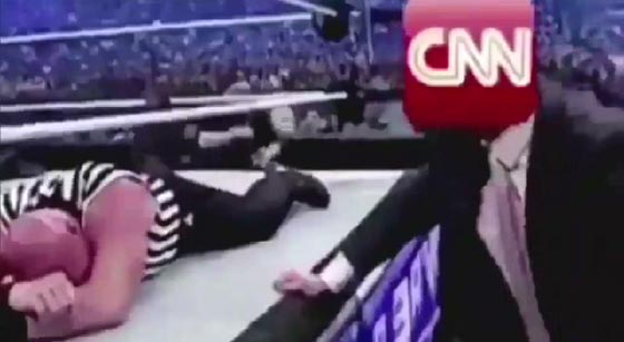 فيديو غريب.. ترامب يطرح سي ان ان ارضا على حلبة مصارعة مجنونة صورة رقم 2