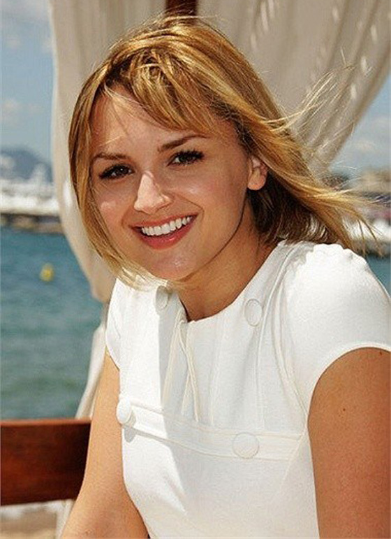 الفتاة المتواضعة ابنة اغنى رجل في العالم قلبها يدق لشاب عربي! صورة رقم 12