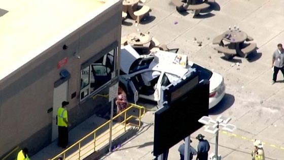  سيارة تدهس 10 اشخاص قرب مطار لوغان الدولي ببوسطن صورة رقم 1