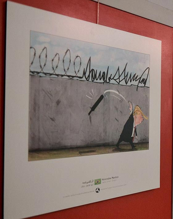 معرض كاريكاتير للسخرية من ترامب..  طفل يلعب في البيت الأبيض!  صورة رقم 6