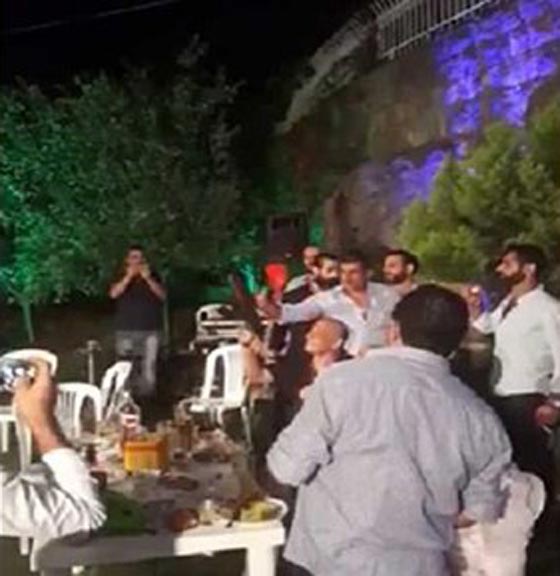 فيديو مروع من لبنان.. فقد السيطرة على سلاحه فتحول العرس الى كارثة صورة رقم 1