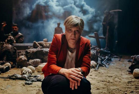  فيديو انجيلا ميركل في عرض ساخر ببدلة رقص شرقي ومع الزومبي! صورة رقم 3