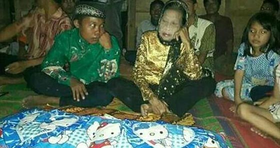إندونيسيا: حب يجمع بين سيدة في الـ71 ومراهق في الـ16 ويكلل بالزواج صورة رقم 2