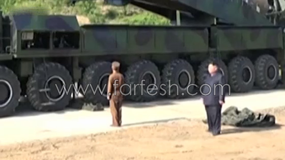 جونغ اون يتجول على بعد امتار من صاروخ اثناء اطلاقه وهو يدخن سيجارة صورة رقم 3