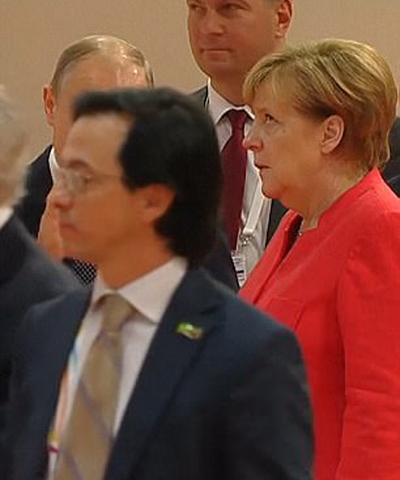 من يكشف سر الحديث الغاضب بين ميركل وبوتين في قمة العشرين؟ فيديو صورة رقم 5