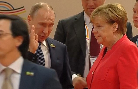 من يكشف سر الحديث الغاضب بين ميركل وبوتين في قمة العشرين؟ فيديو صورة رقم 6