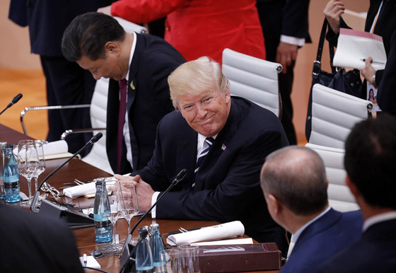 اول مصافحة بين ترامب وبوتين واتفاق على وقف النار فورا جنوب سوريا صورة رقم 11