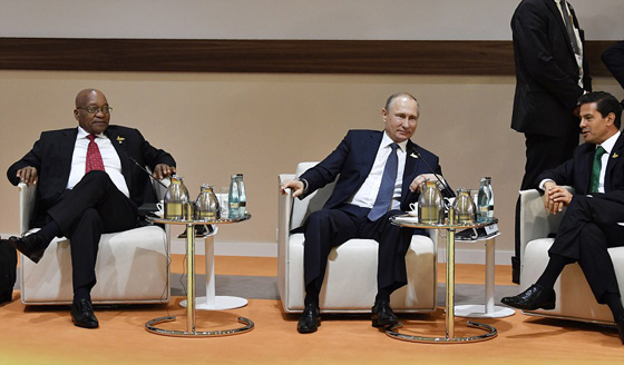 اول مصافحة بين ترامب وبوتين واتفاق على وقف النار فورا جنوب سوريا صورة رقم 12