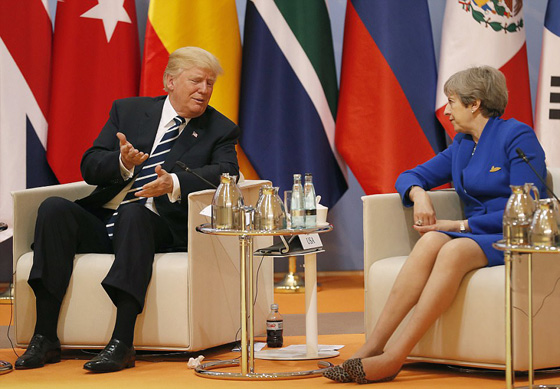 اول مصافحة بين ترامب وبوتين واتفاق على وقف النار فورا جنوب سوريا صورة رقم 14