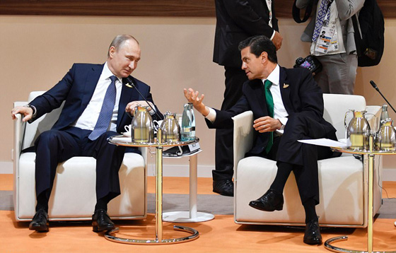 اول مصافحة بين ترامب وبوتين واتفاق على وقف النار فورا جنوب سوريا صورة رقم 15