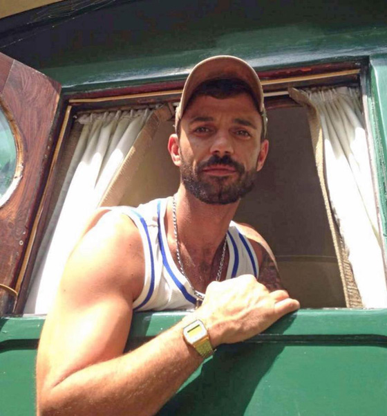 بالفيديو.. لحظة سقوط لاعب أكروبات من ارتفاع شاهق في حفل موسيقي صورة رقم 10