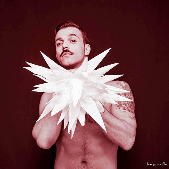 بالفيديو.. لحظة سقوط لاعب أكروبات من ارتفاع شاهق في حفل موسيقي صورة رقم 11