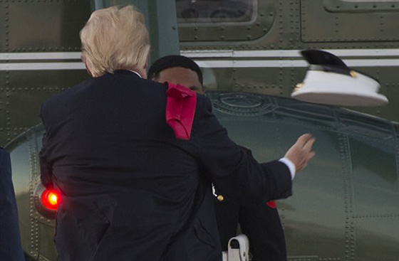 بالفيديو.. الهواء يعاكس ترامب و