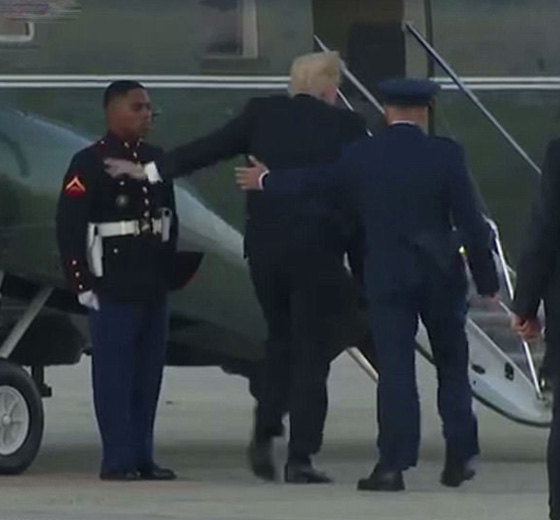 بالفيديو.. الهواء يعاكس ترامب و