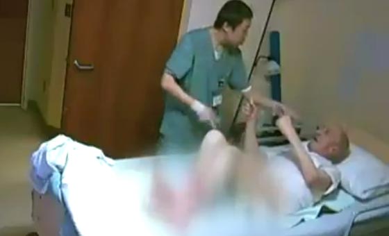 فيديو مؤلم.. ممرض كندي يعتدي على مسن لبناني في دار للعجزة صورة رقم 1