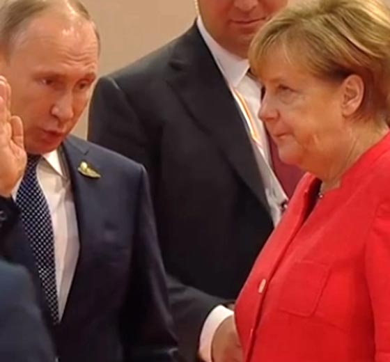 بالفيديو.. ما هو سر نظرات ميركل لبوتين؟  صورة رقم 1