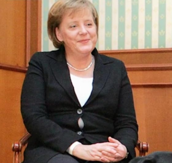 بالفيديو.. ما هو سر نظرات ميركل لبوتين؟  صورة رقم 2