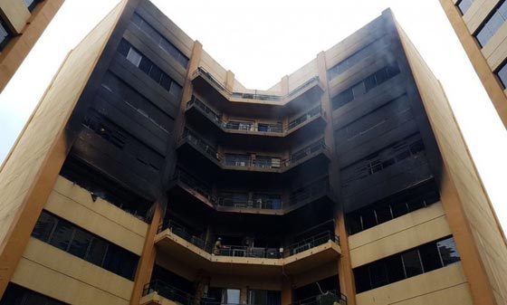 فيديو صادم.. نجاة رجل قفز من الطابق التاسع بحريق بالسلفادور صورة رقم 7