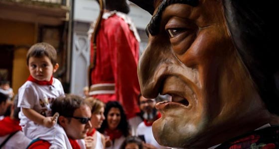 إسبانيا: إصابة شخصين بالمهرجان السنوي للثيران .. فيديو وصور صورة رقم 5