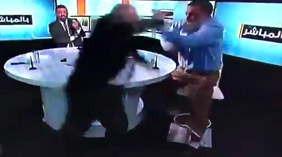 اشتباك بالايدي بين ضيفي برنامج حواري على قناة لبنانية.. فيديو صورة رقم 1