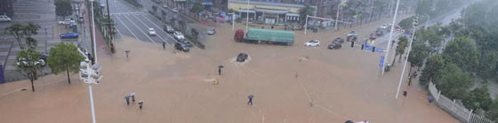 عندما تغضب الطبيعة.. عشرات القتلى ونزوح الملايين بفيضانات الصين صورة رقم 3