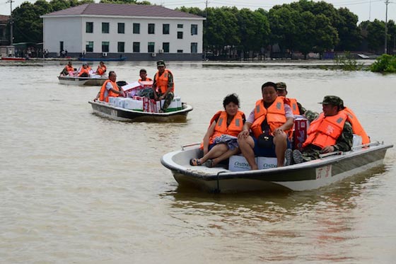 عندما تغضب الطبيعة.. عشرات القتلى ونزوح الملايين بفيضانات الصين صورة رقم 5